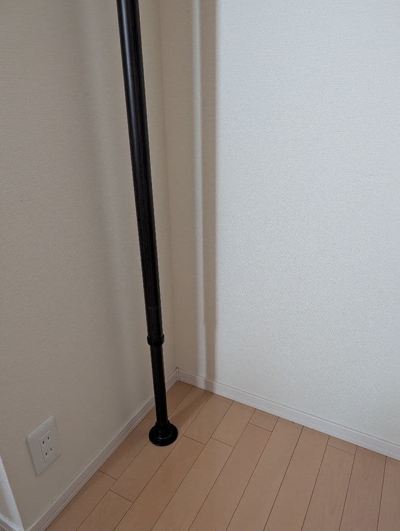 突っ張り ポールハンガーラック 耐荷重強・天井スレスレ設置可