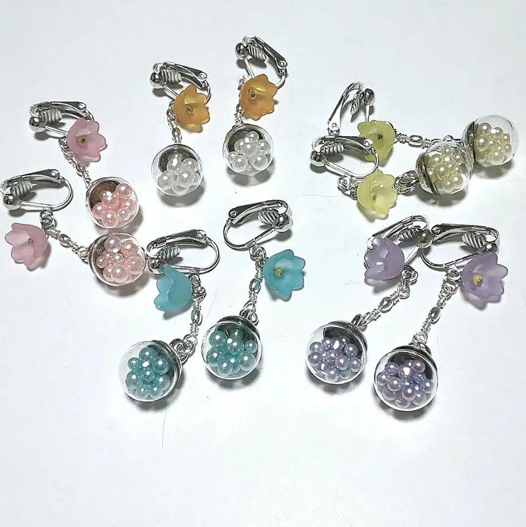 【355】ガラスドームとお花のイヤリング／ピアス