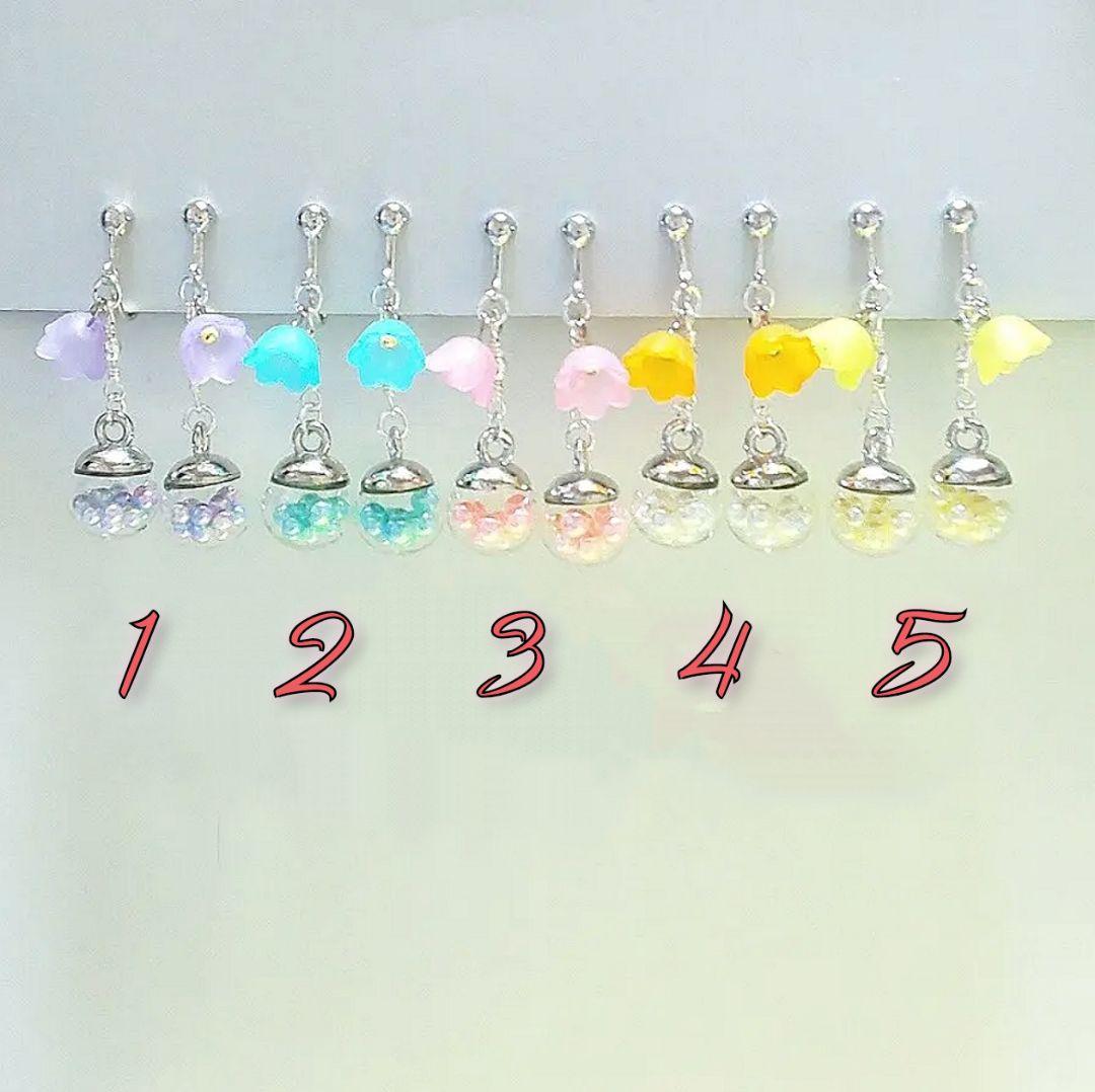 【355】ガラスドームとお花のイヤリング／ピアス
