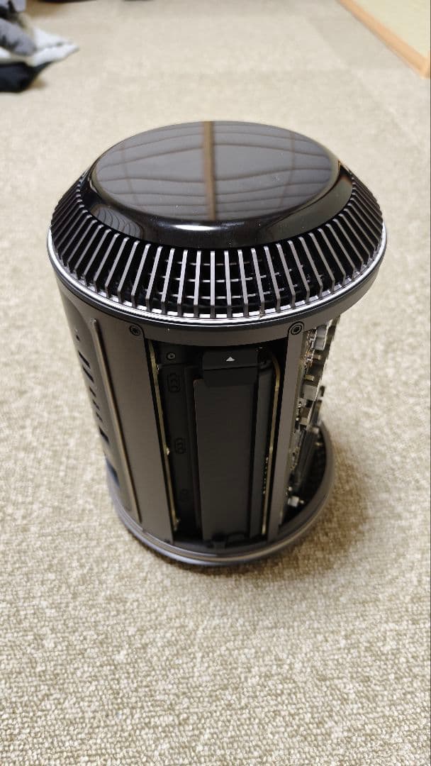 Apple Mac Pro (ブラック) 本体と電源ケーブル