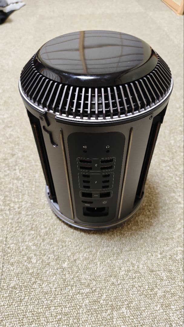 Apple Mac Pro (ブラック) 本体と電源ケーブル