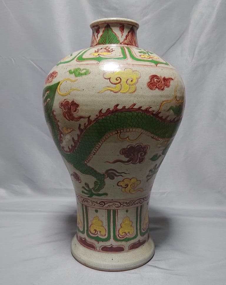 明　五彩青龍文　梅瓶　万歴年間　（1573～1619）　42.4㎝