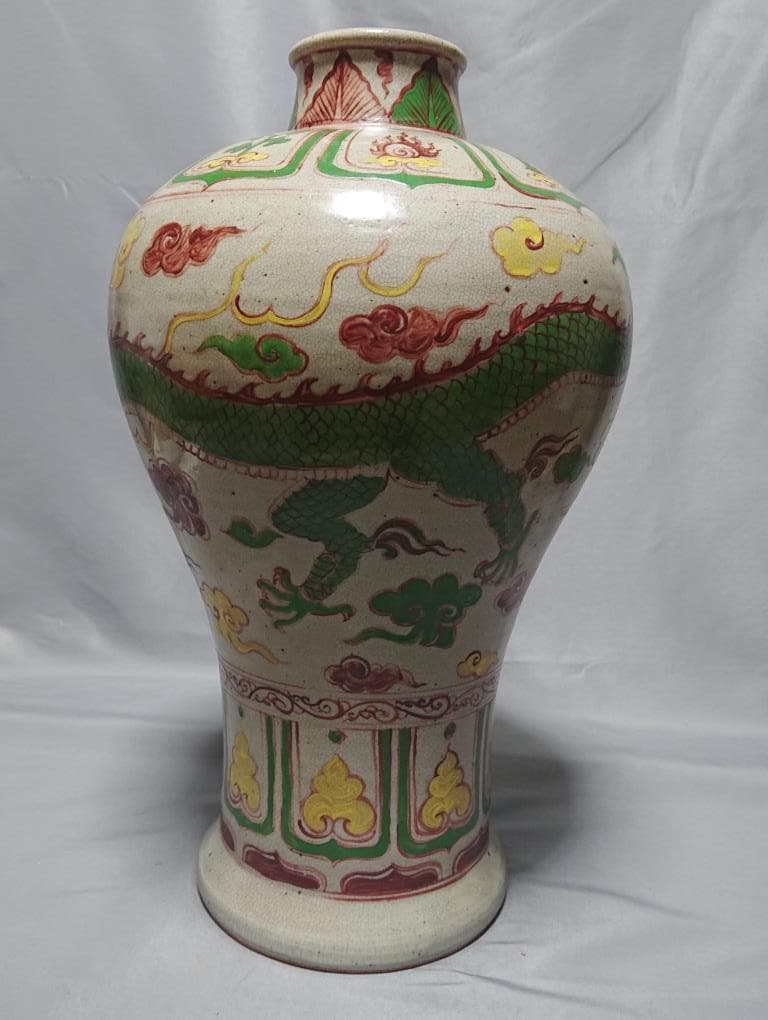 明　五彩青龍文　梅瓶　万歴年間　（1573～1619）　42.4㎝