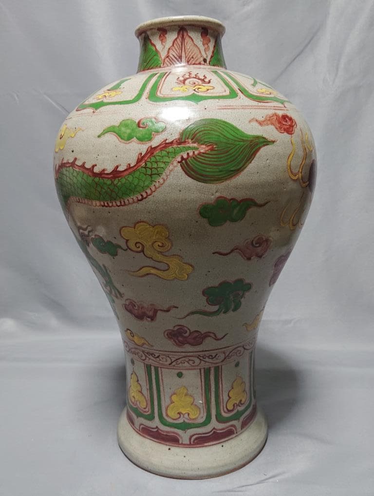 明　五彩青龍文　梅瓶　万歴年間　（1573～1619）　42.4㎝