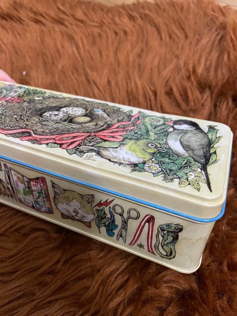 ヒグチユウコさんイラスト ホルベインブリキ缶