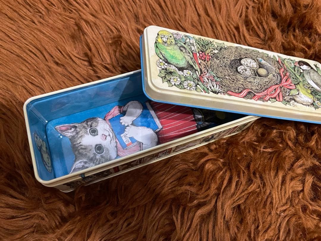 ヒグチユウコさんイラスト ホルベインブリキ缶