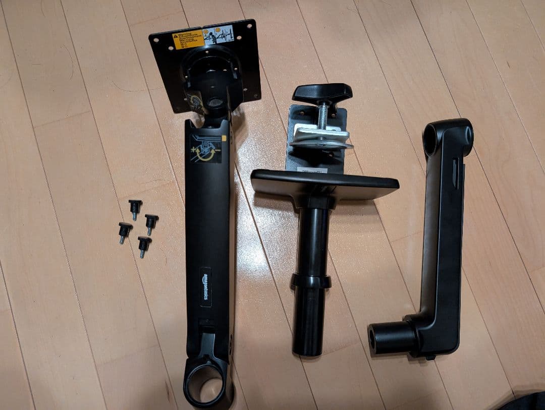 Amazonベーシック モニターアーム 32インチ対応