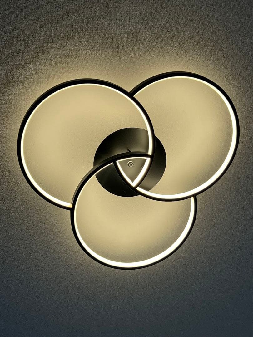 LEDシーリングライト 三つリングデザイン