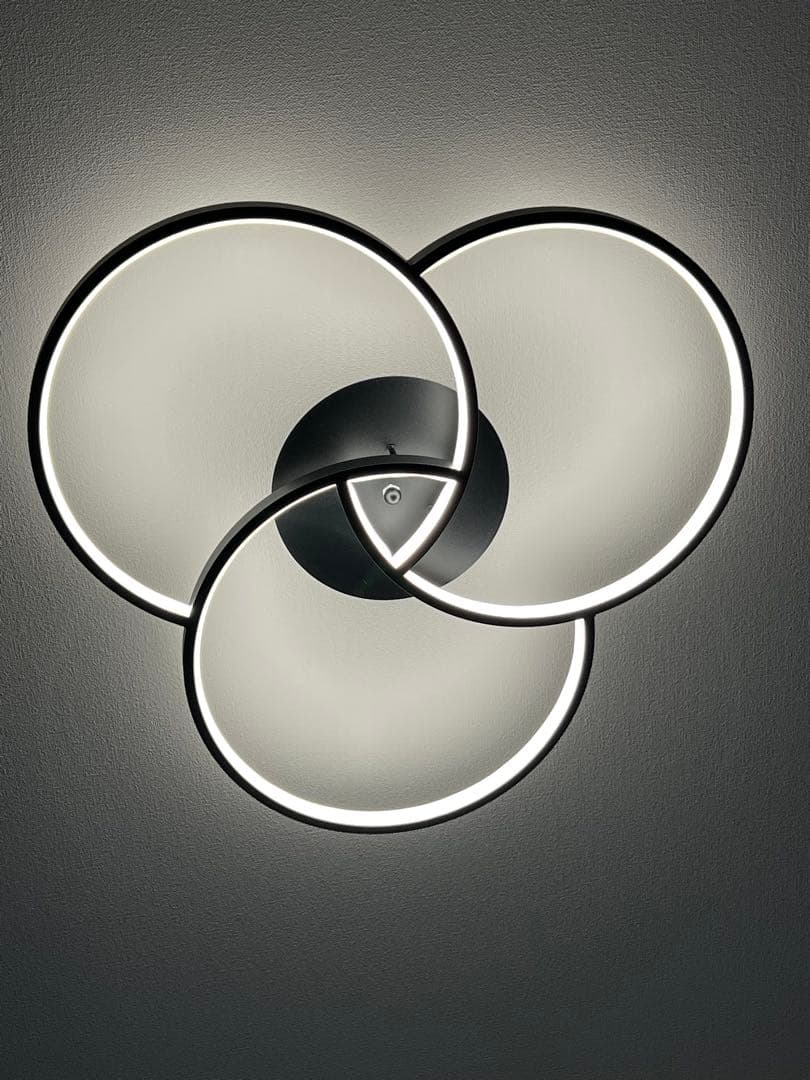 LEDシーリングライト 三つリングデザイン