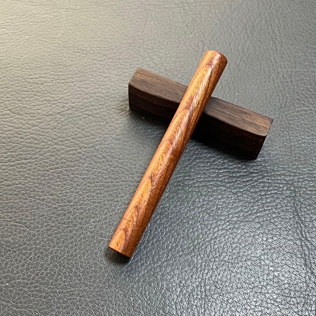 27赤ケヤキ木製キャップ芯ケース　木目揃え