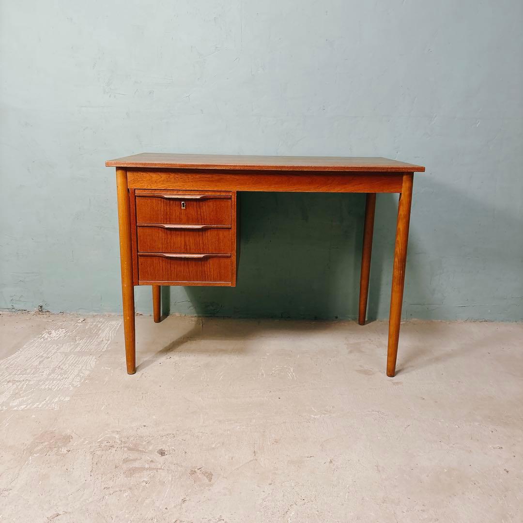 デンマーク　チーク材　デスク　北欧家具　北欧ビンテージ
