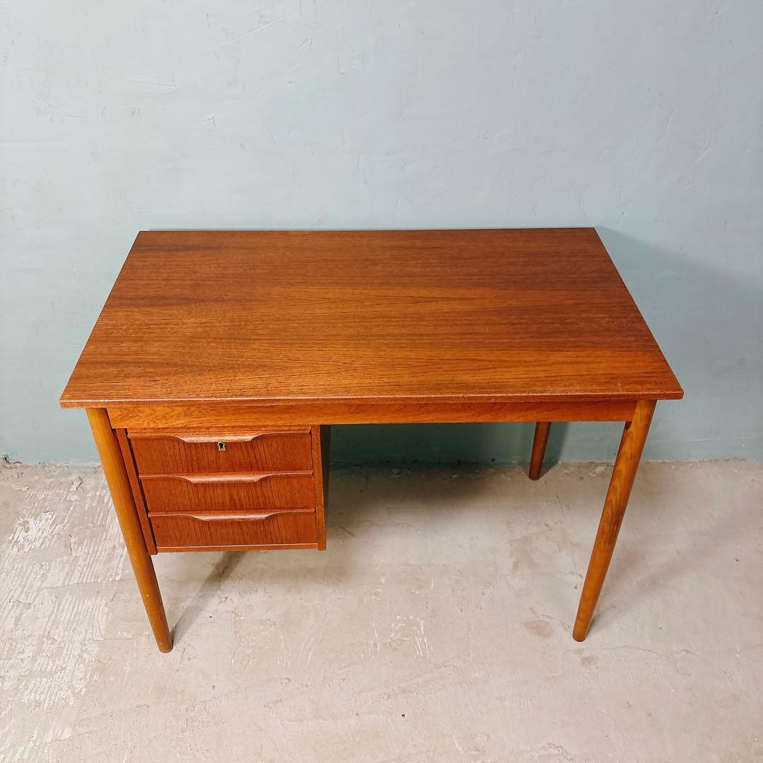 デンマーク　チーク材　デスク　北欧家具　北欧ビンテージ
