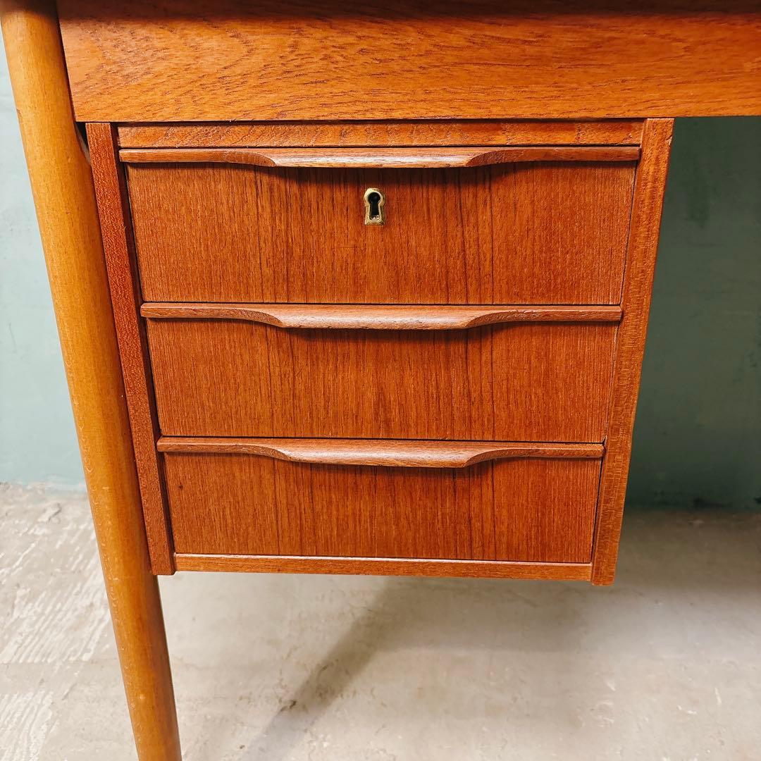 デンマーク　チーク材　デスク　北欧家具　北欧ビンテージ