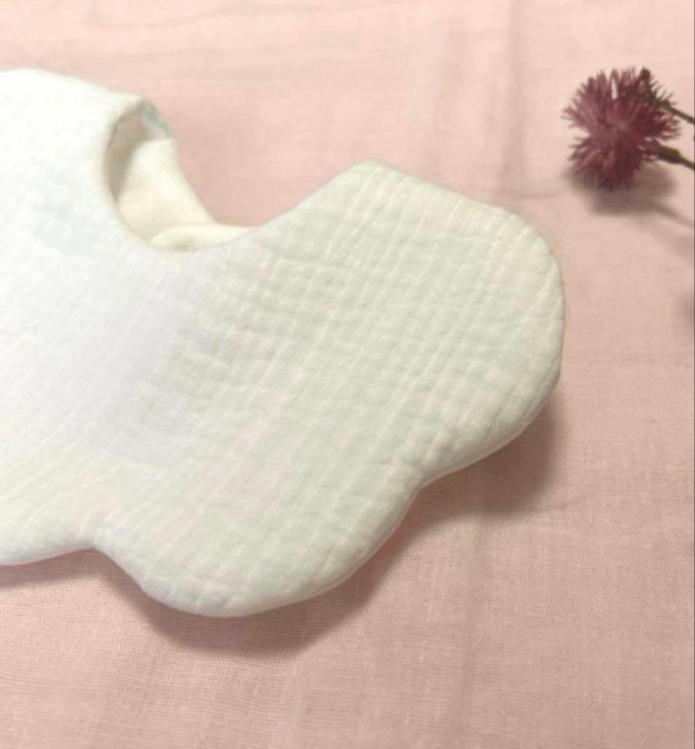 100 ハンドメイドスタイ　天使の羽　ベビースタイ