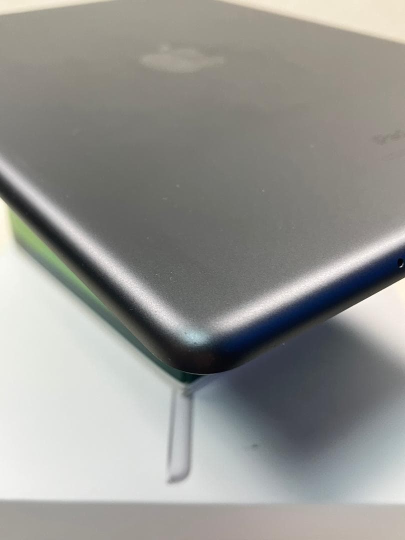 iPad 第8世代　32GB グレー　Wi-Fiモデル　カバーガラス付