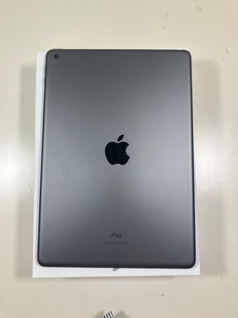 iPad 第8世代　32GB グレー　Wi-Fiモデル　カバーガラス付