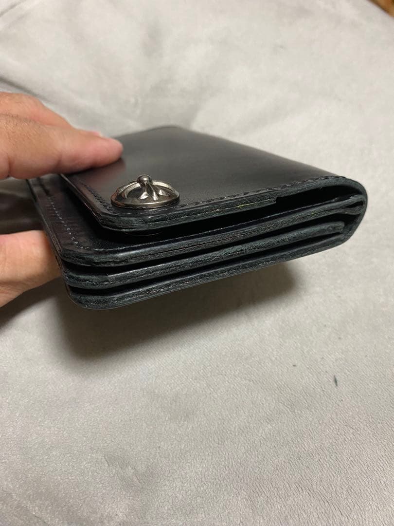 【姫路レザー　タンニン鞣し】ブラック　ミドルトラッカーウォレット　クロスコンチョ