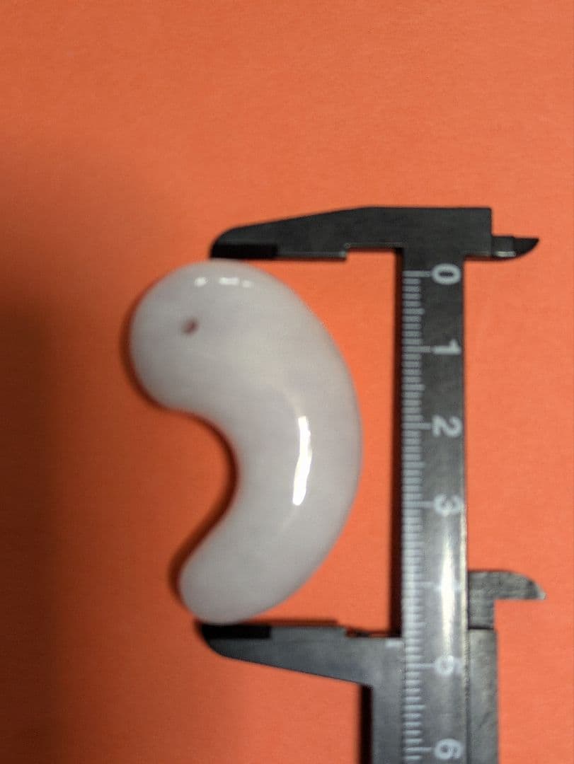 期間限定商品！新春価格天然石【翡翠】ヒスイのビッグサイズの【勾玉】マガタマです。