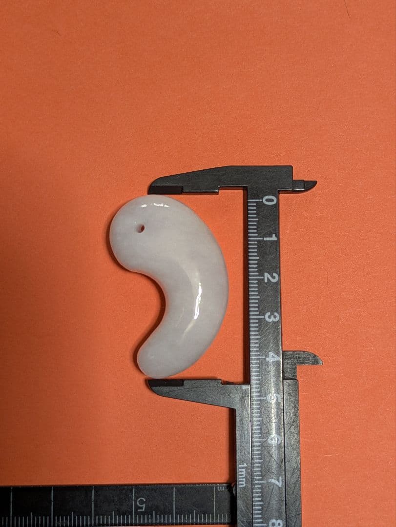 期間限定商品！新春価格天然石【翡翠】ヒスイのビッグサイズの【勾玉】マガタマです。