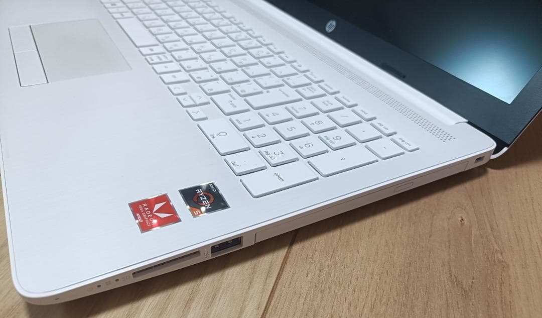 HP laptop model 15-db0161AU ノートPC ホワイト