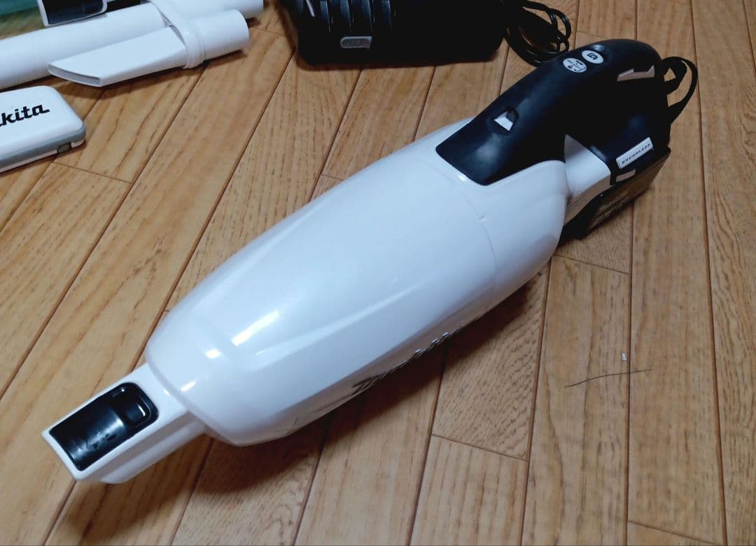 マキタ18V充電式クリーナーCL281FD サイクロン、バッテリー、充電器付