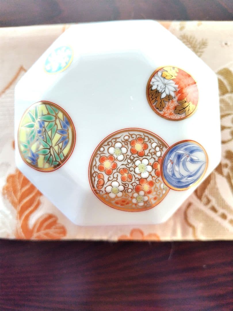 深川製磁 寿赤絵 八角蓋物