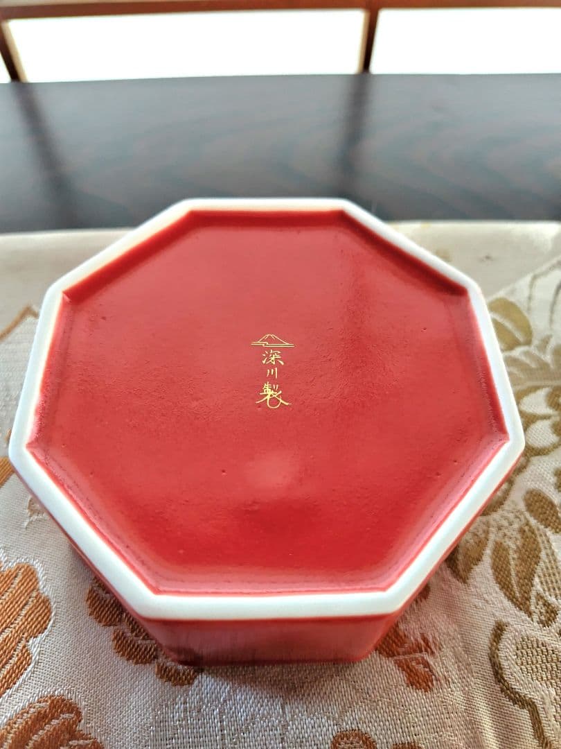 深川製磁 寿赤絵 八角蓋物
