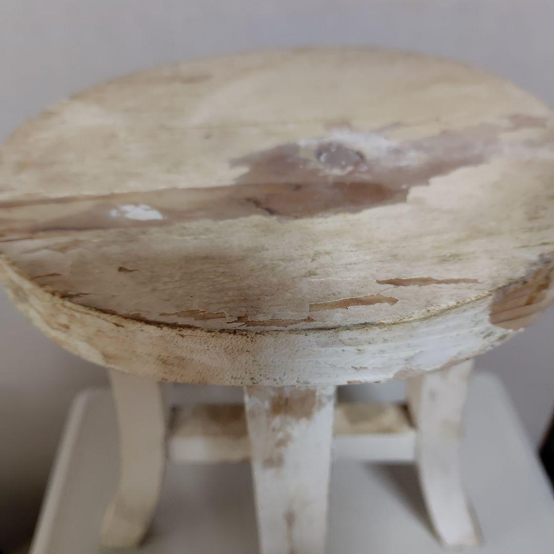 年代物の椅子です。