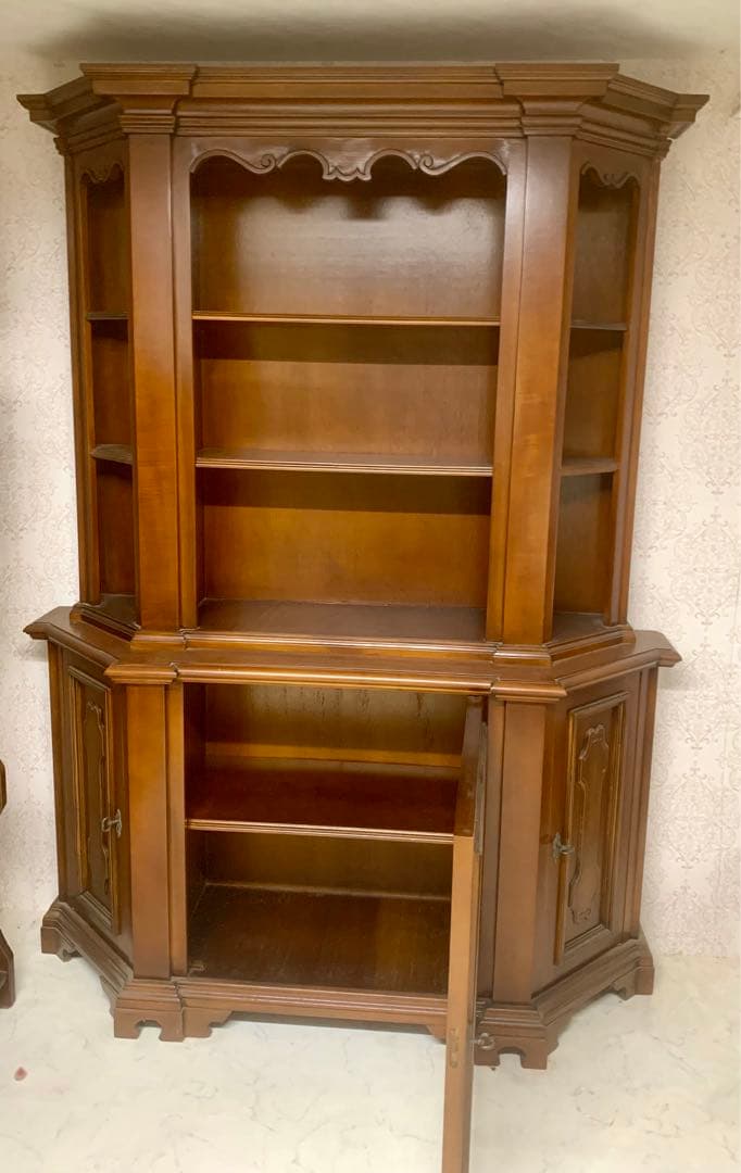 値下げ！　新品 イタリア製　アンティーク調　木製大型キャビネット　クラシック家具