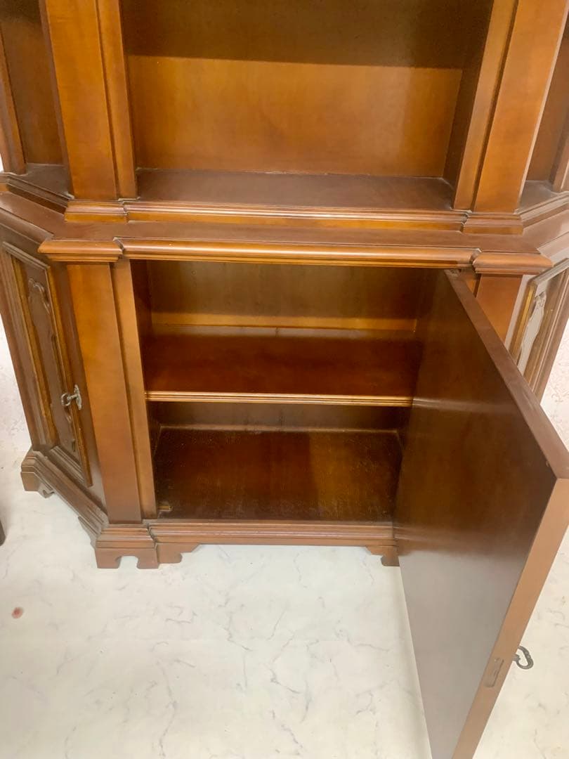 値下げ！　新品 イタリア製　アンティーク調　木製大型キャビネット　クラシック家具