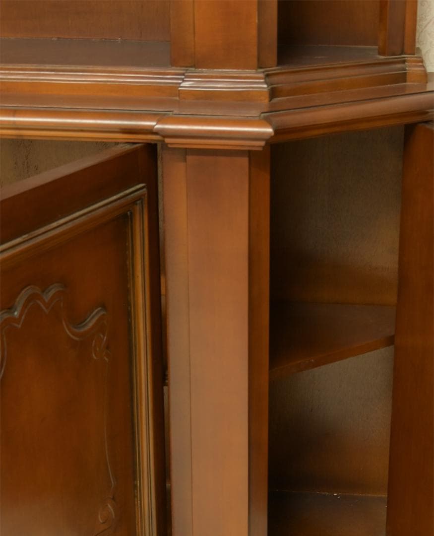 値下げ！　新品 イタリア製　アンティーク調　木製大型キャビネット　クラシック家具