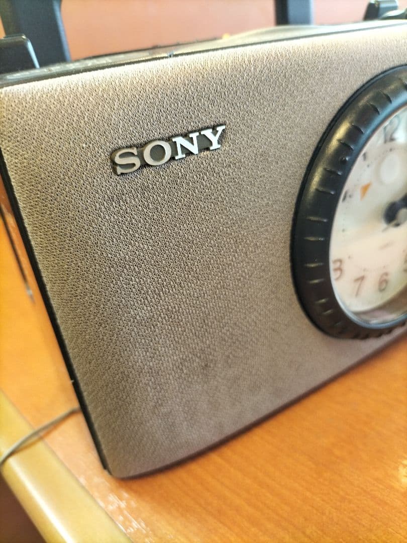 SONY アナログ時計付きラジオ　　　ＡＭ.FM