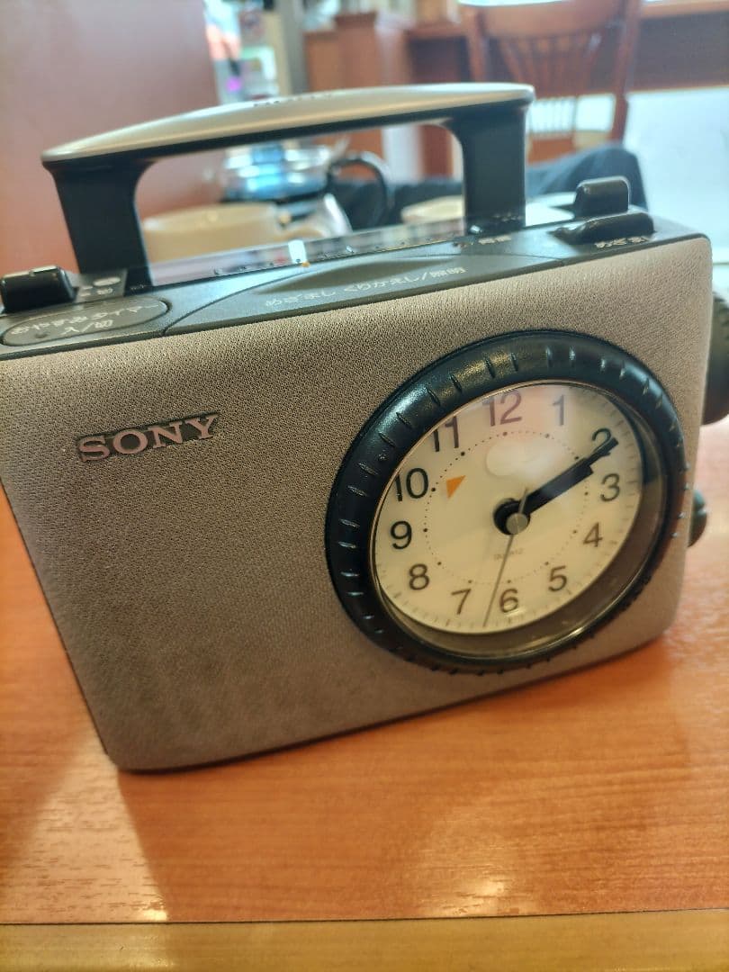 SONY アナログ時計付きラジオ　　　ＡＭ.FM