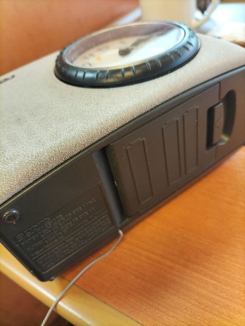 SONY アナログ時計付きラジオ　　　ＡＭ.FM