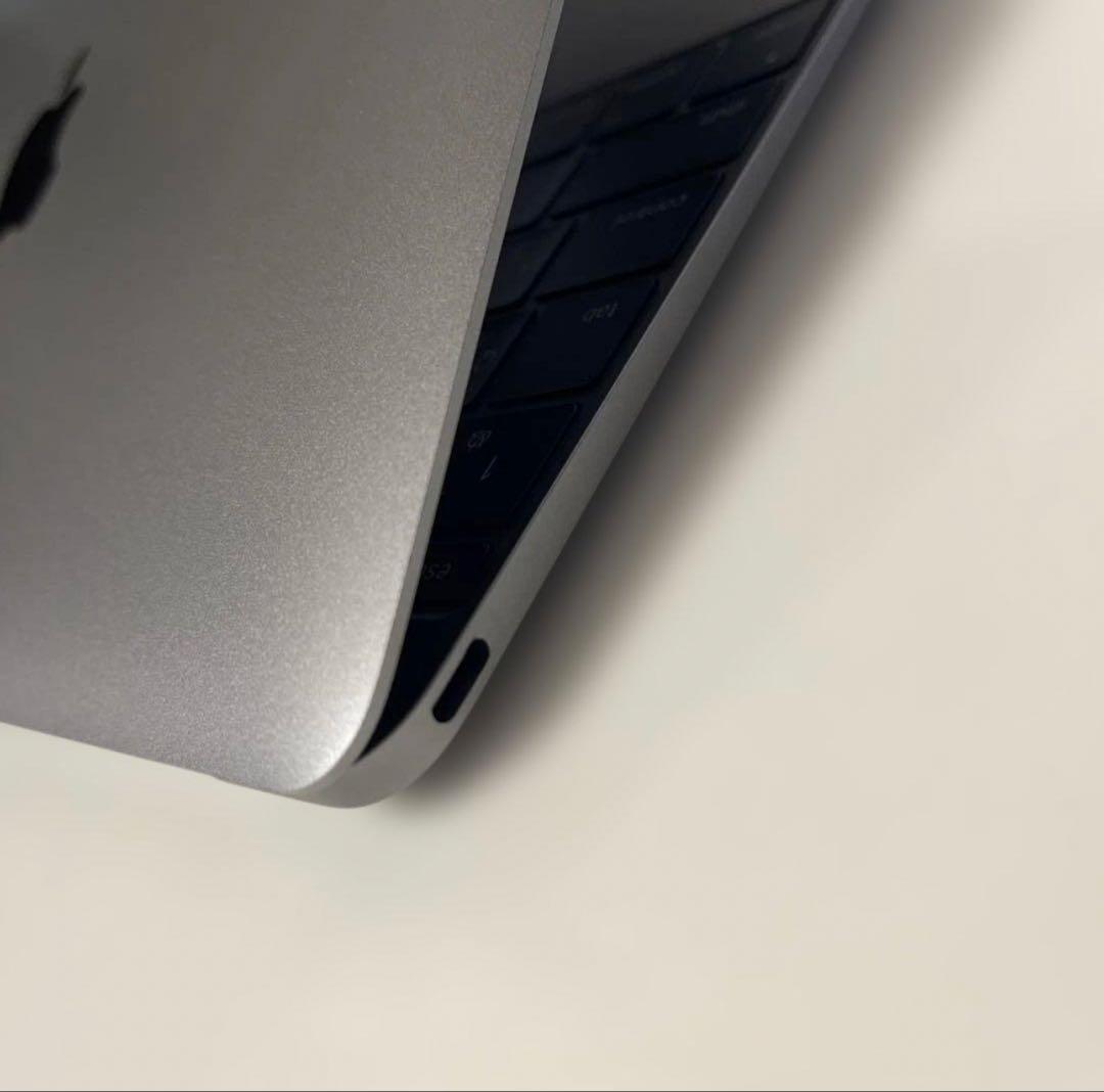 Apple MacBook 12インチ 2016年モデル 色はスペースグレイ