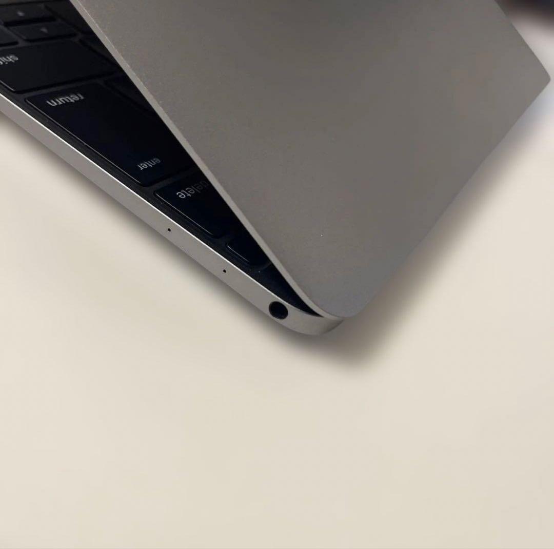 Apple MacBook 12インチ 2016年モデル 色はスペースグレイ