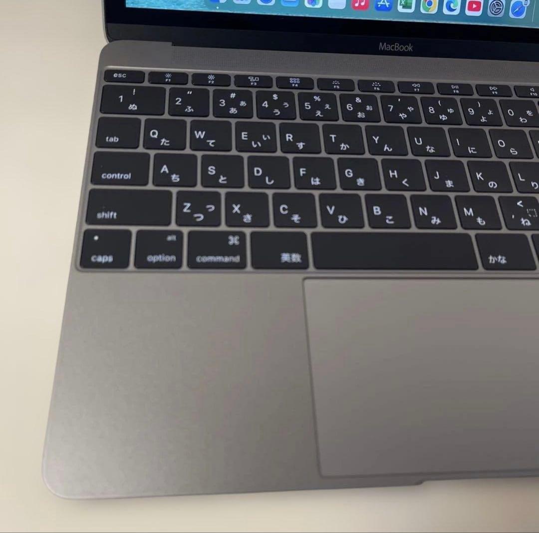 Apple MacBook 12インチ 2016年モデル 色はスペースグレイ