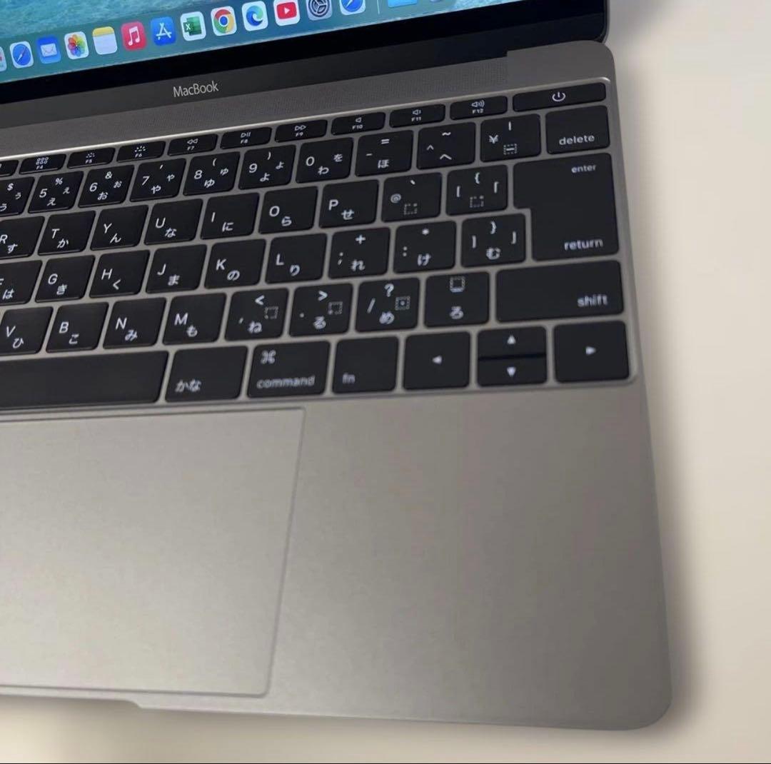 Apple MacBook 12インチ 2016年モデル 色はスペースグレイ