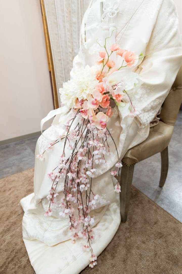 枝垂桜と胡蝶蘭のウェディングブーケ