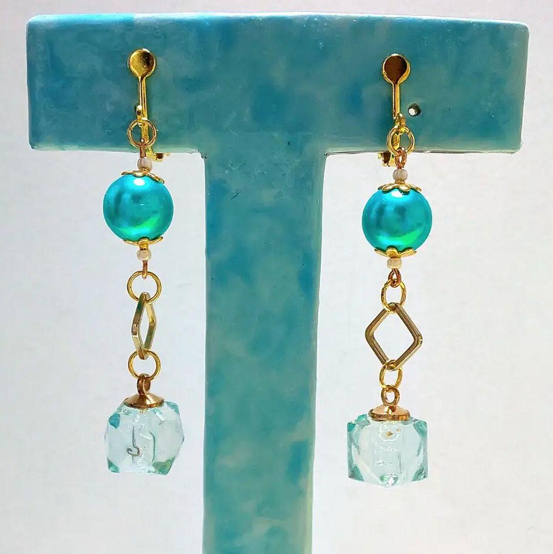 【395】アクリルビーズのイヤリング／ピアス