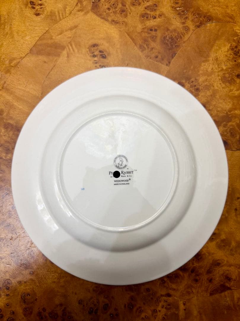 ウェッジウッド　ピーターラビット　アフタヌーンティー用３段ケーキスタンド