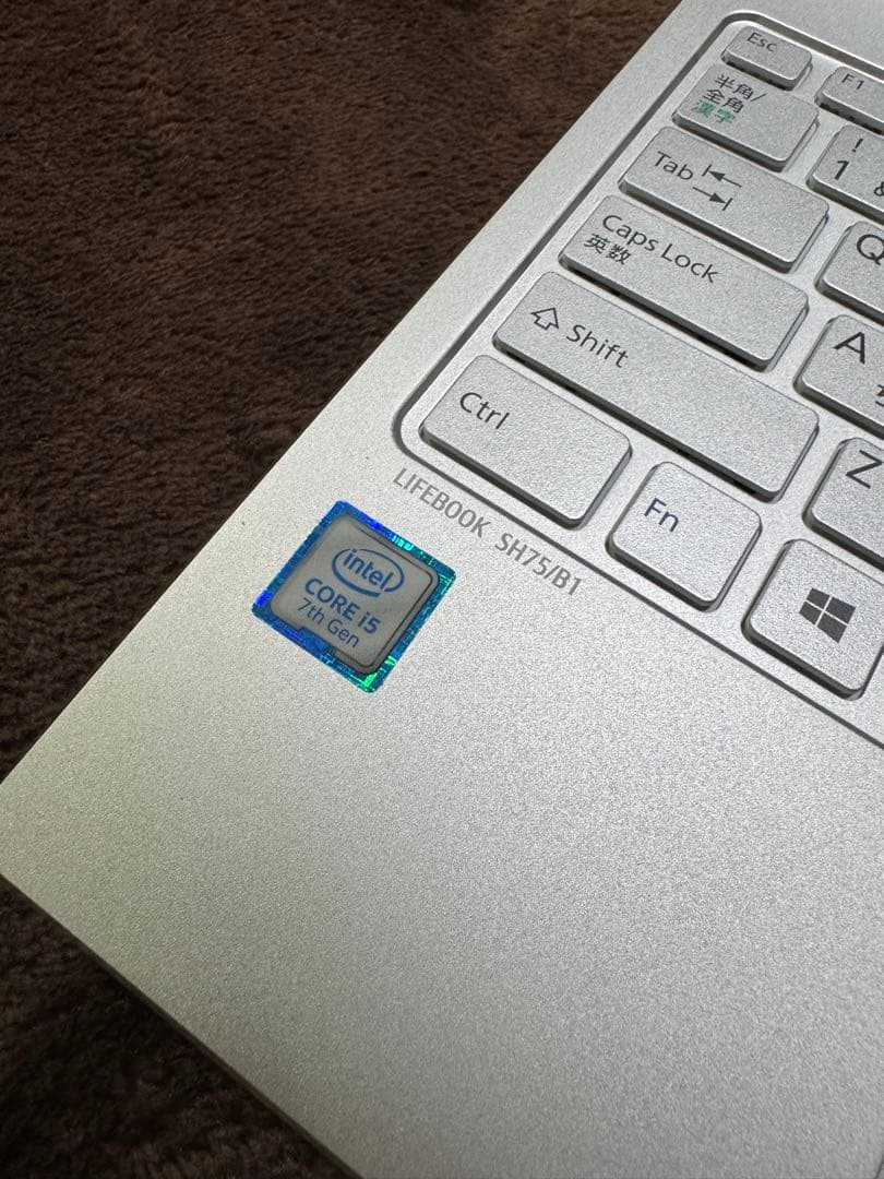 Fujitsu LIFEBOOK SH75/B1 ホワイトノートPC