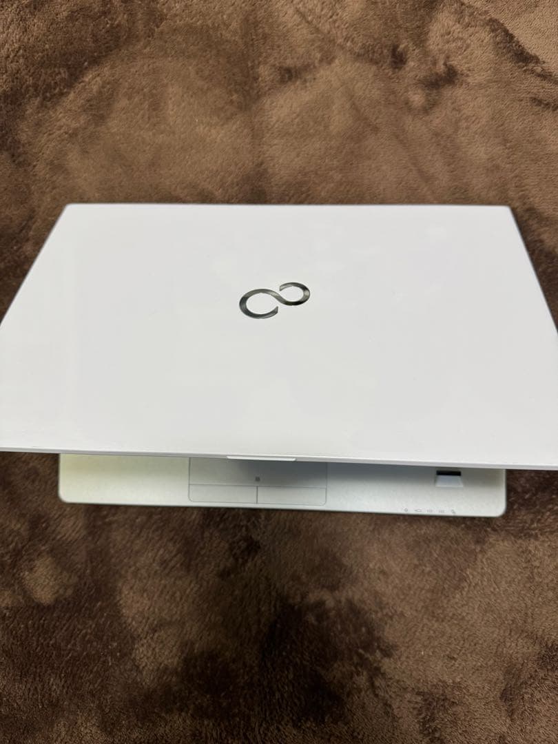Fujitsu LIFEBOOK SH75/B1 ホワイトノートPC