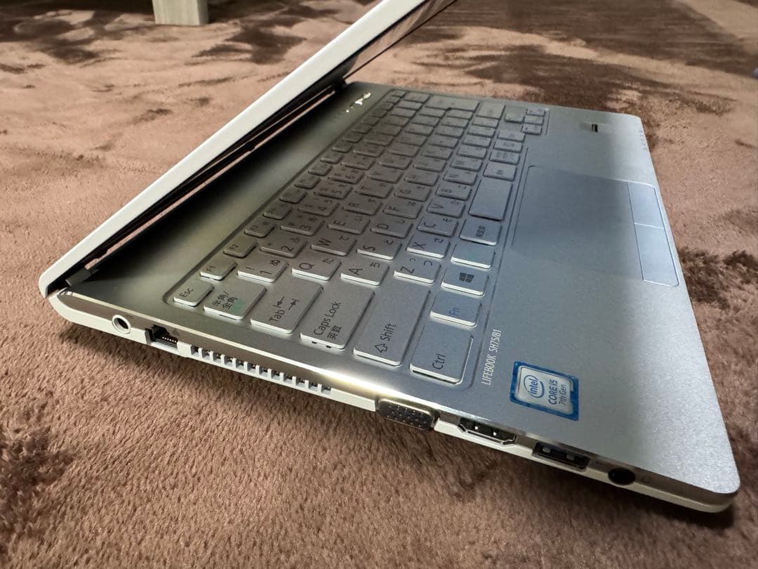 Fujitsu LIFEBOOK SH75/B1 ホワイトノートPC