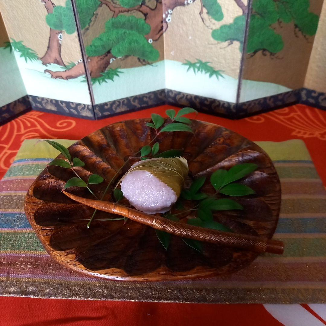 天然木無垢木彫り漆塗り　茶托および銘々皿5枚セット