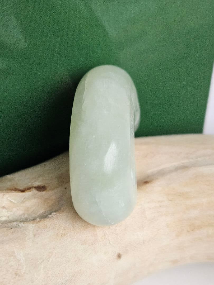 糸魚川　 アップル翡翠勾玉　ロウカン•とろみ質