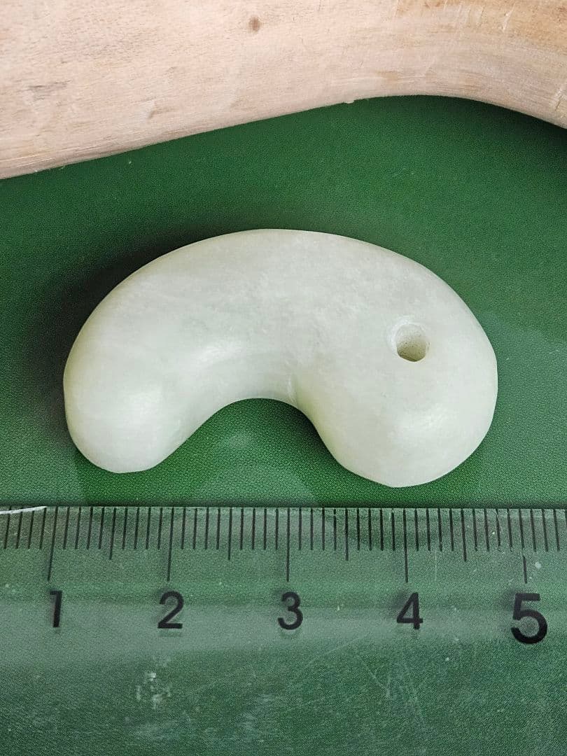 糸魚川　 アップル翡翠勾玉　ロウカン•とろみ質