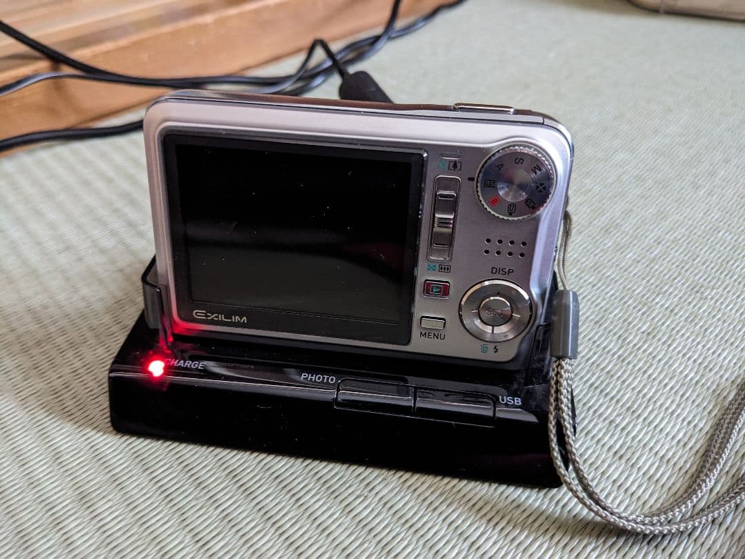 美品CASIO EXILIM EX-V7 コンパクトデジタルカメラ