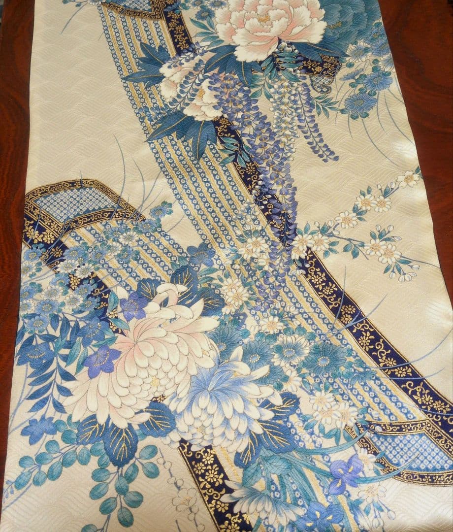 一点のみ和装にも洋装にも　正絹小紋リメイク　シルク100 着物リメイクグリーン系