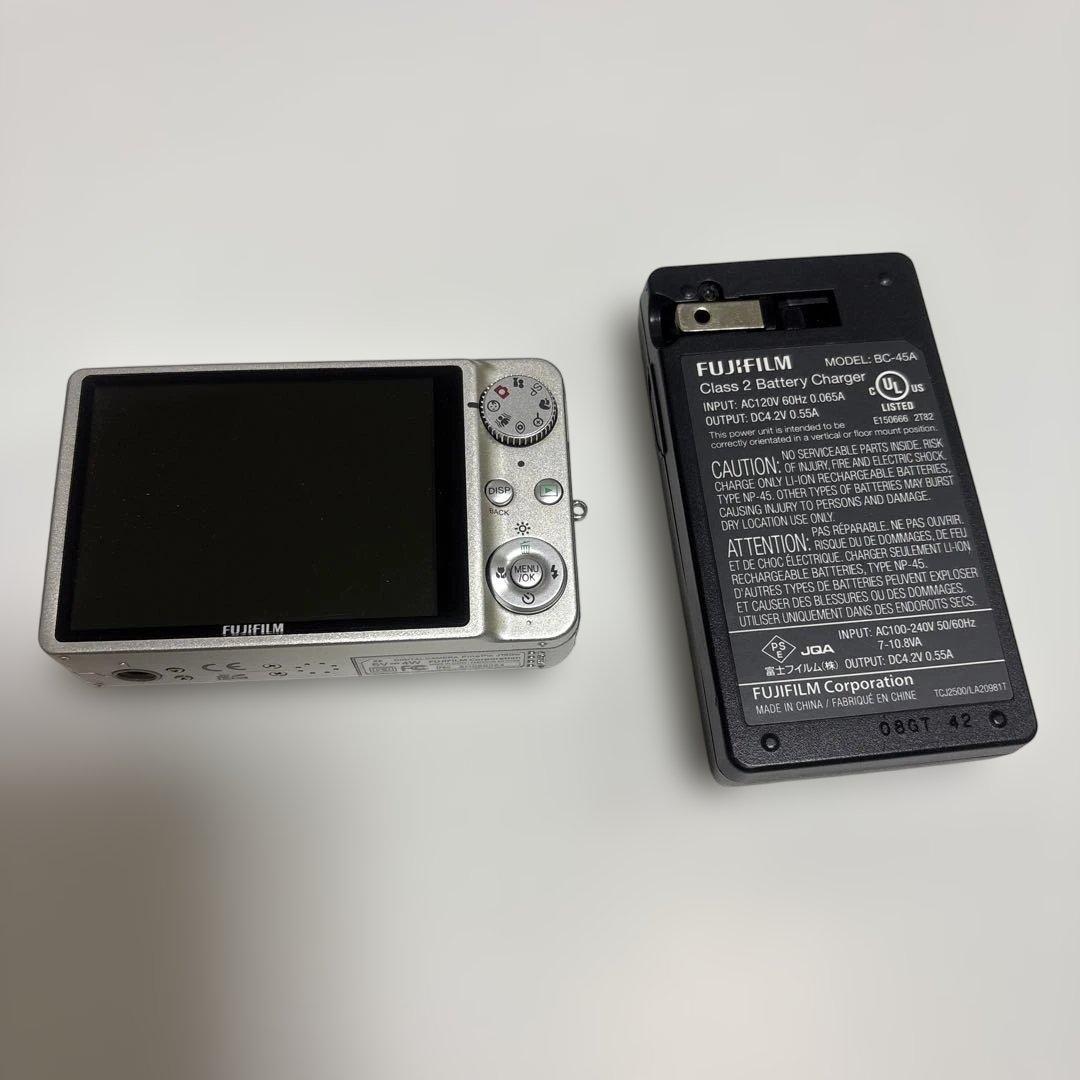 Fujifilm FinePix 100 コンパクトデジタルカメラ